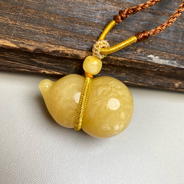 11.3克38×24.4mm俄料浓蜡妖花蜜蜡葫芦水滴无事牌公主扣毛衣项链