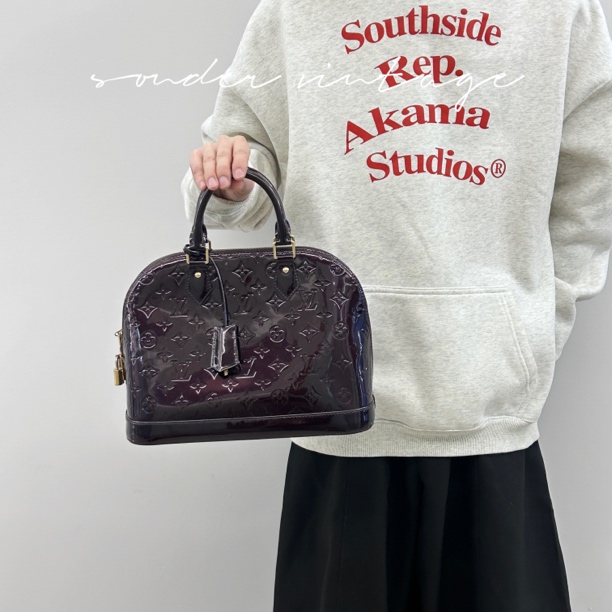 95新 LouisVuitton/路易威登 路易威登车厘子色漆皮中号贝壳