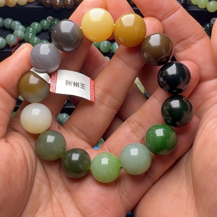 @***荣和田玉未镶嵌手串