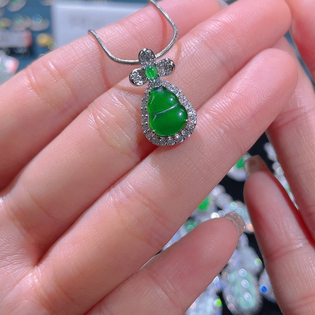 吊坠(不含链)未镶嵌翡翠