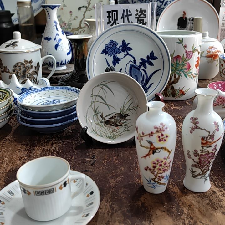 景德镇精美陶瓷摆件
