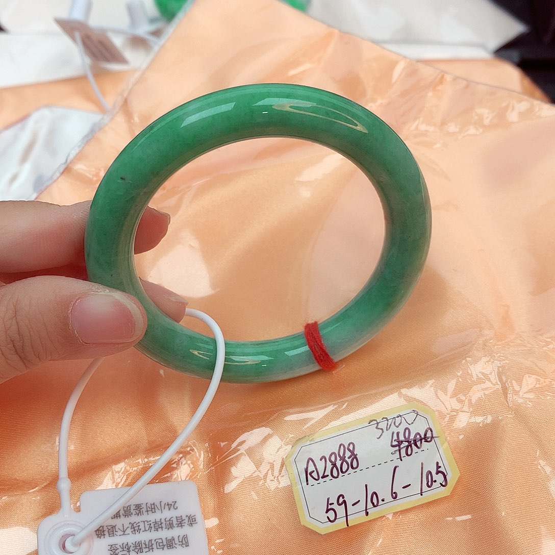 翡翠未镶嵌手镯缅甸翡翠