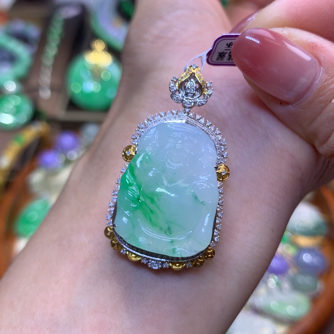 翡翠18K金镶嵌颈饰