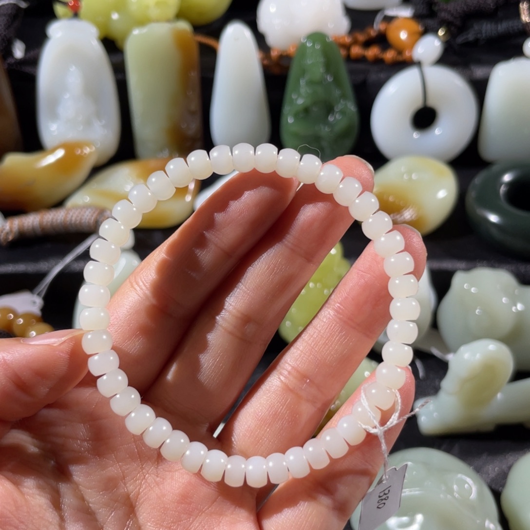 和田玉未镶嵌颈饰手串