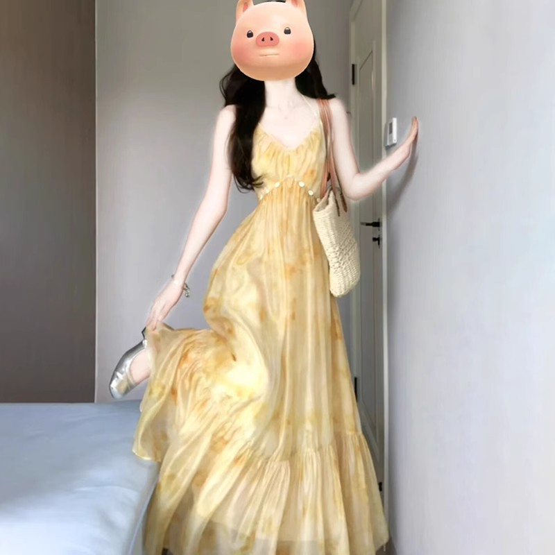 中腰多巴胺绝美海岛边黄色吊带连衣裙女夏云南穿搭三亚度假风沙滩