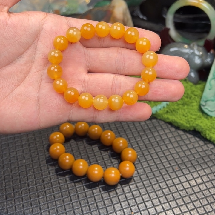 齐***雄石英质玉（非洲翠）未镶嵌颈饰