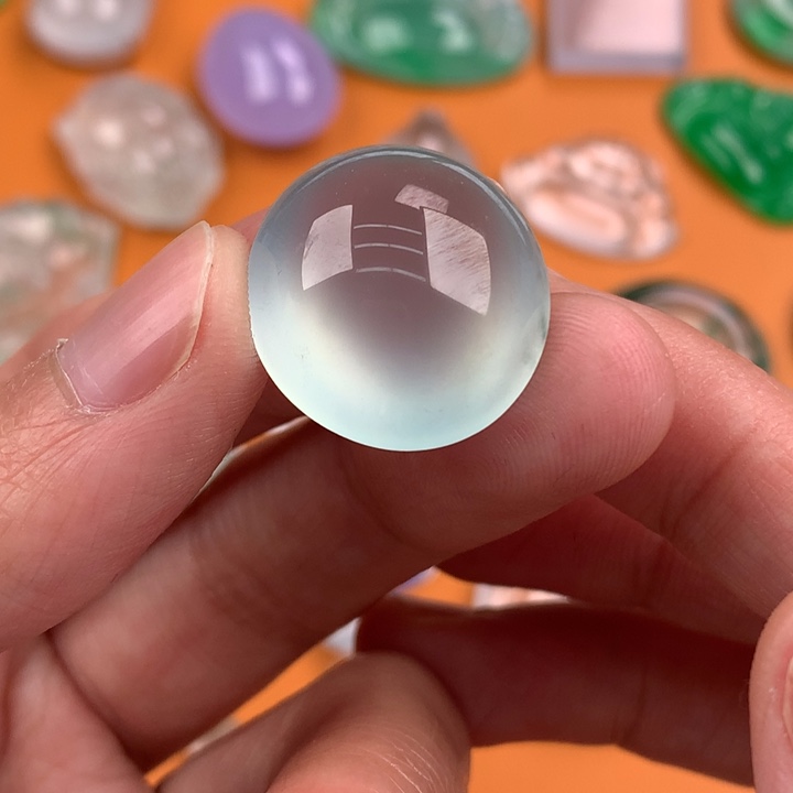 翡翠挂件未镶嵌……