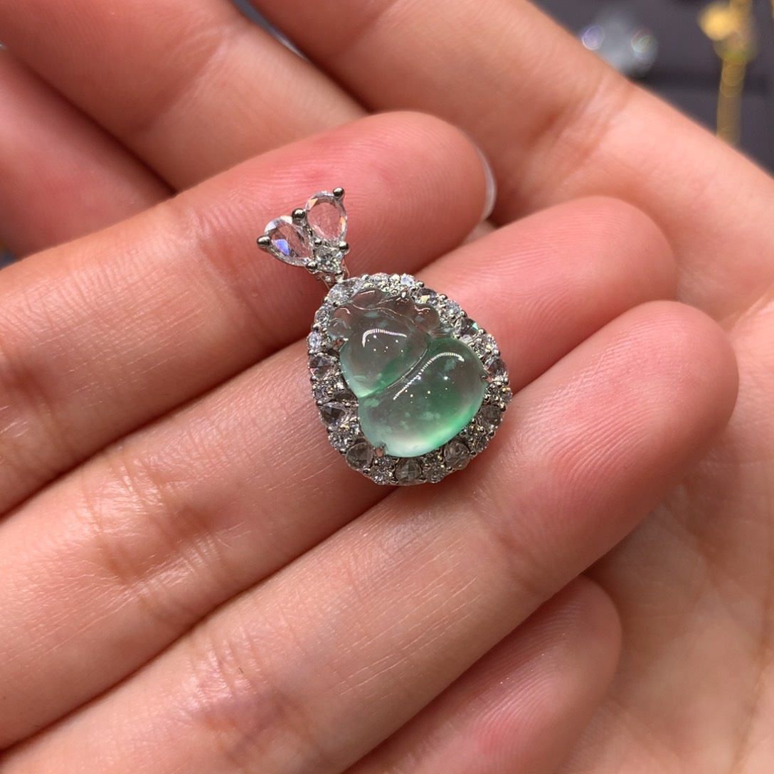 翡翠颈饰18K金镶嵌吊坠