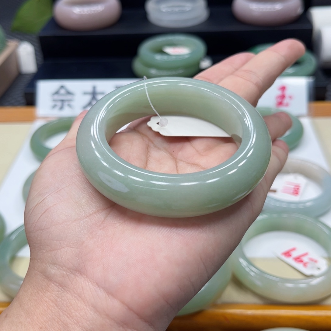 石英质玉手镯未镶嵌童***?