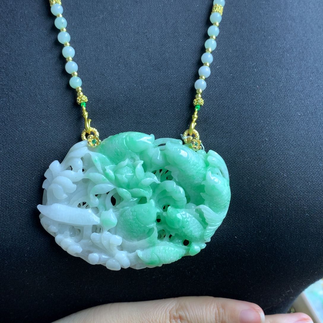 翡翠颈饰未镶嵌翡翠