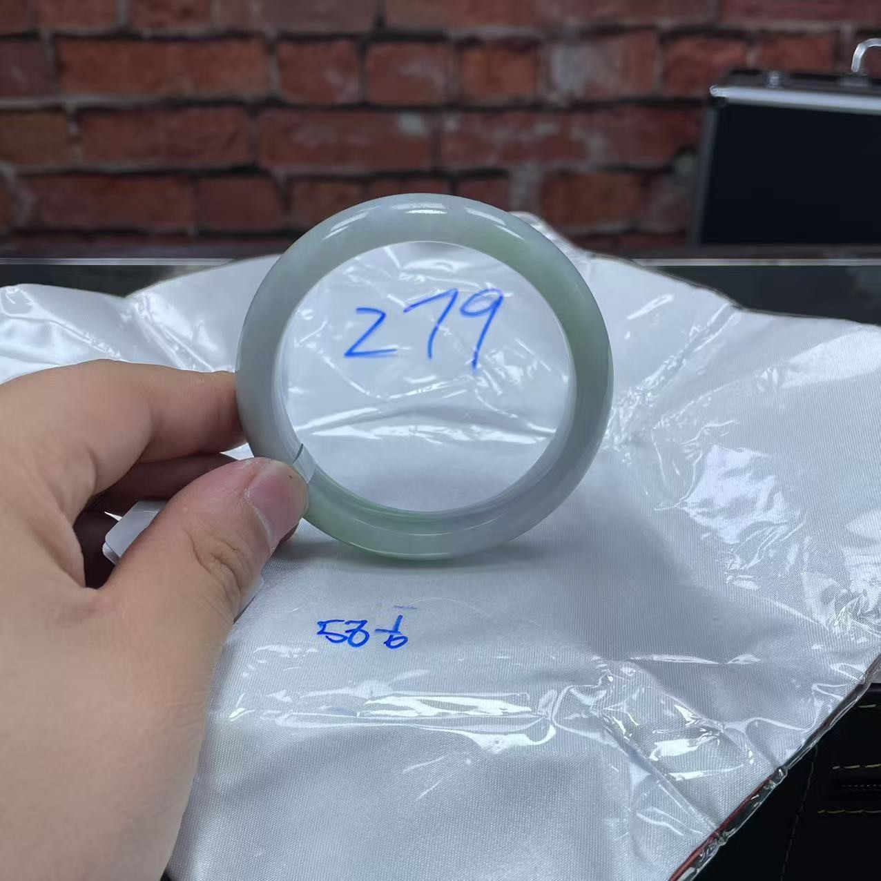 毛货手镯需精细抛光/279