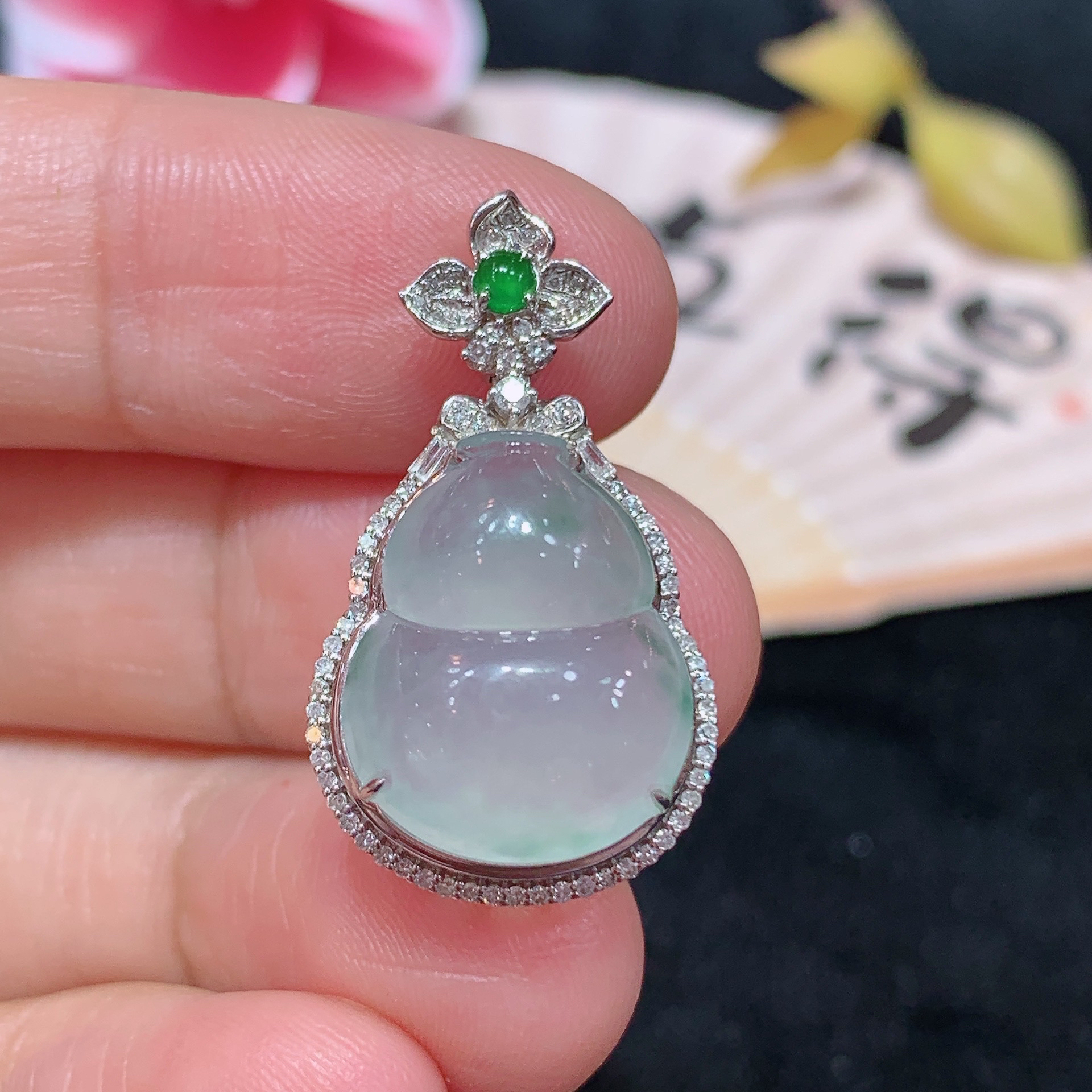 18k金天然A货翡翠飘绿小葫芦吊坠经典轻奢时尚