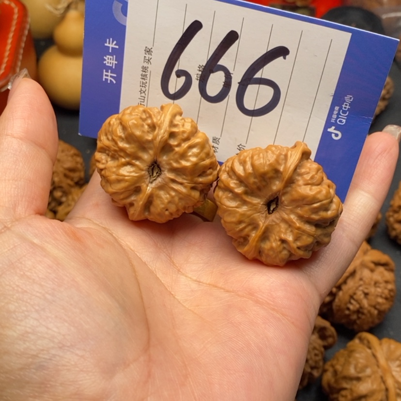 【闪购商品】文玩核桃把件文玩核桃666