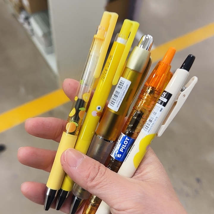 百樂幸運黃5支裝，黑筆