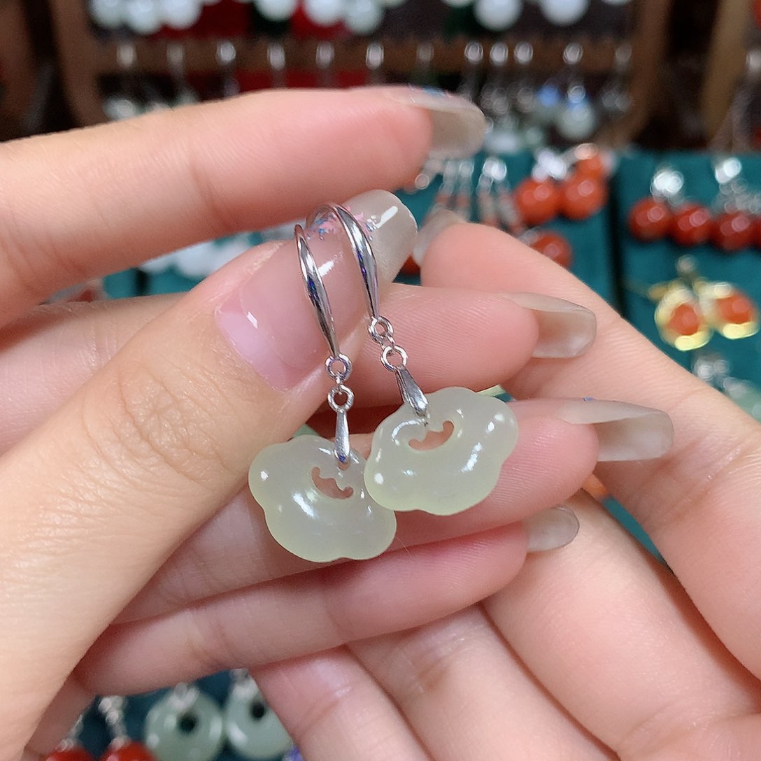 和田玉耳饰银S925镶嵌如意锁