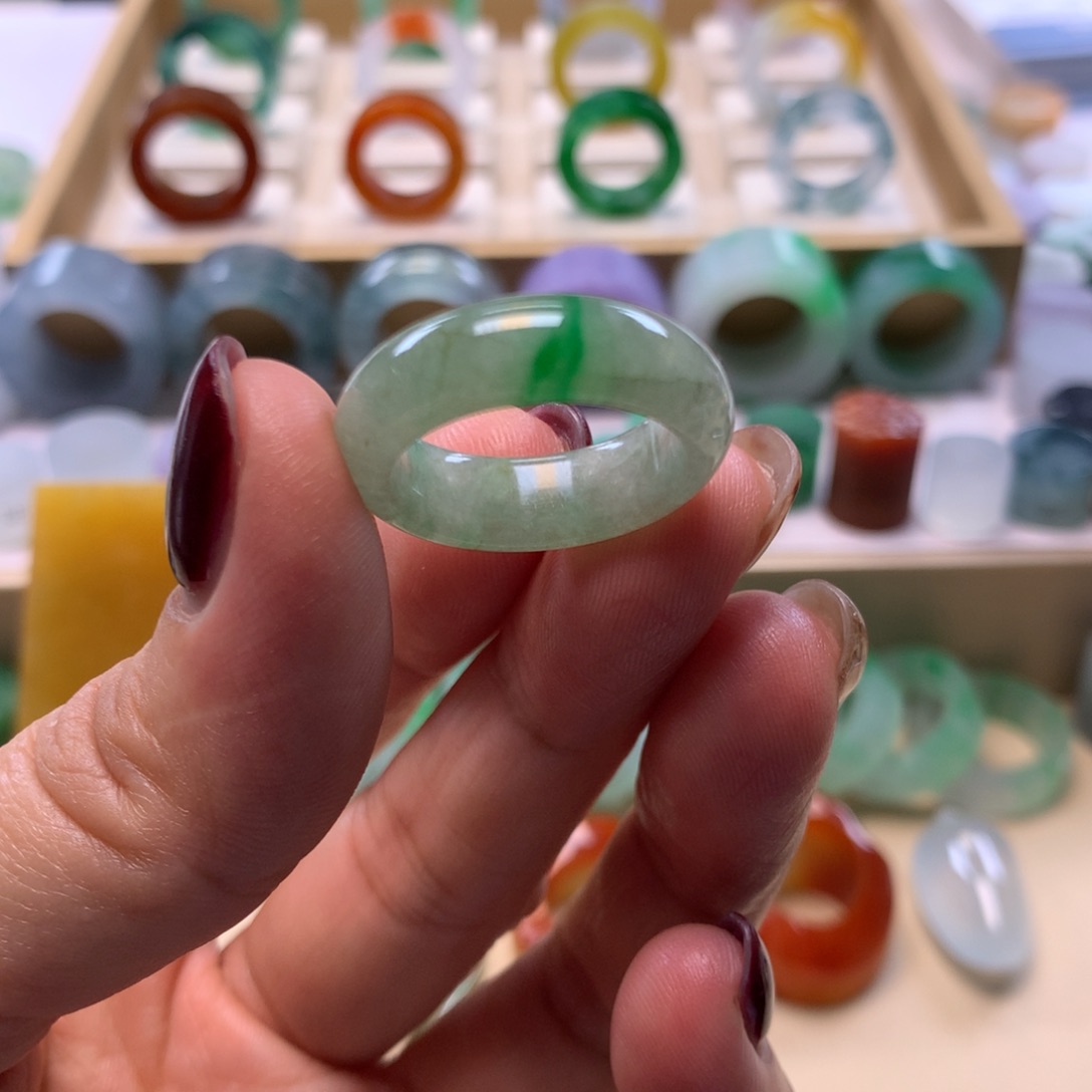 定制翡翠未镶嵌翡翠戒指17、有纹