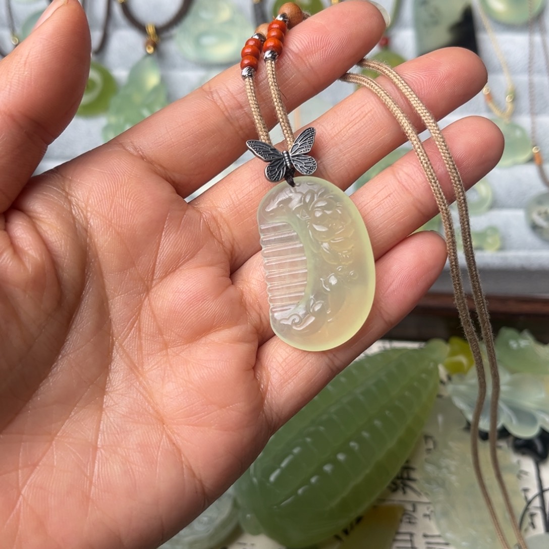 蛇纹石玉未镶嵌颈饰