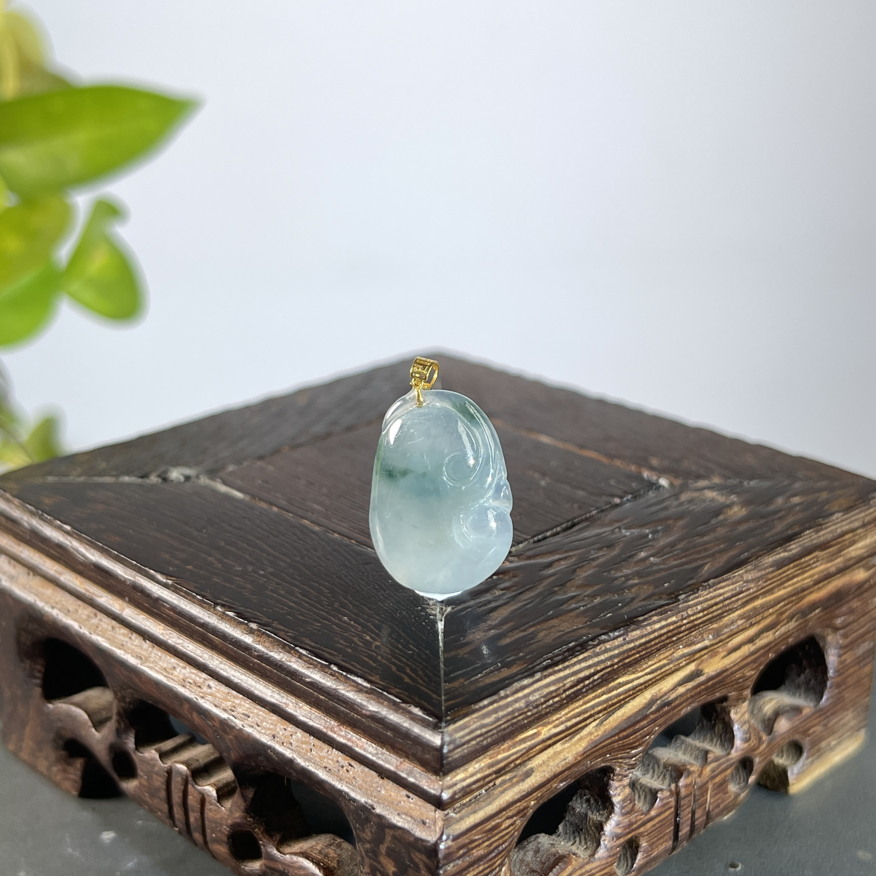 JXB08-193 天然缅甸A货翡翠  18K扣头如意