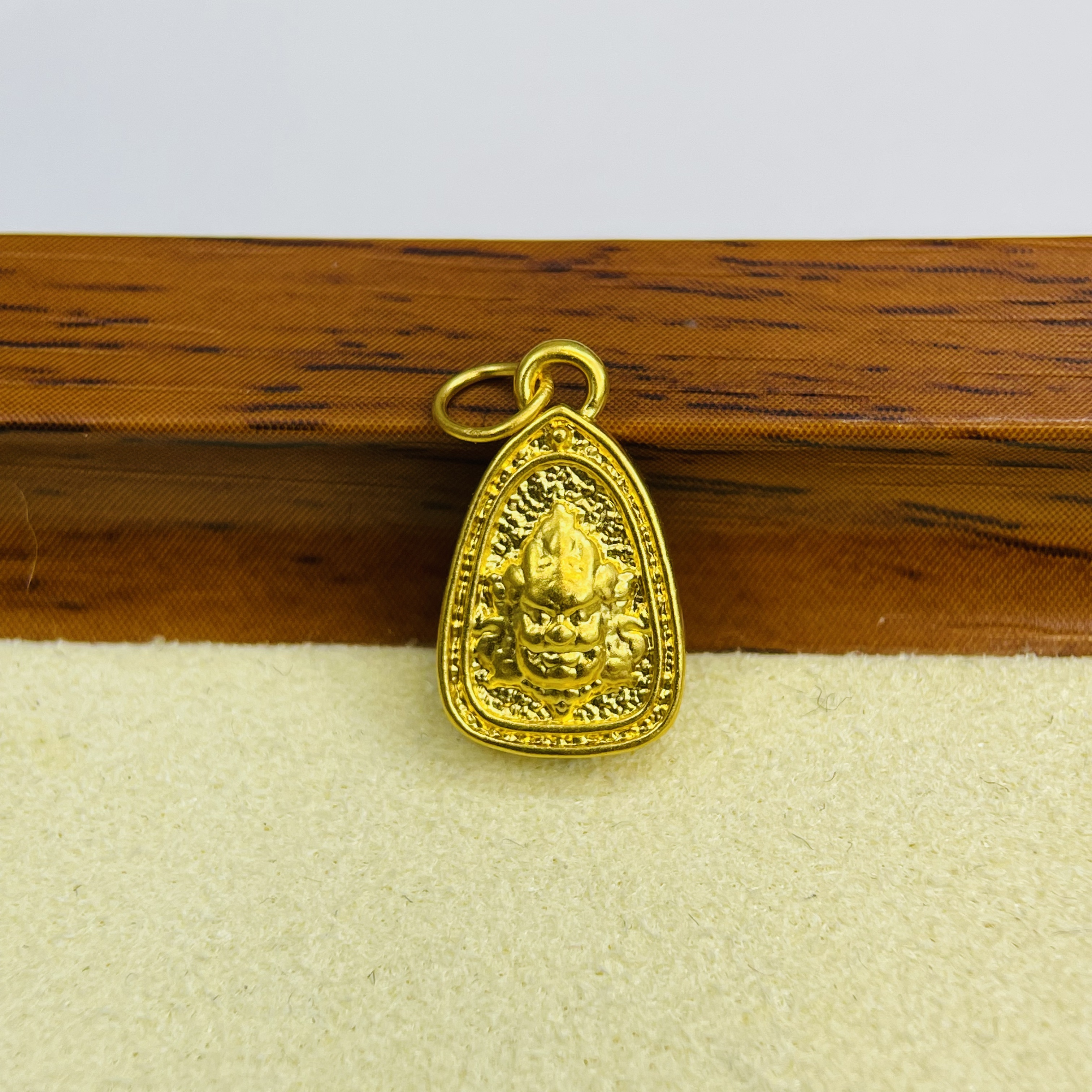 新金社黄金足金999小三角黄财神DP2419