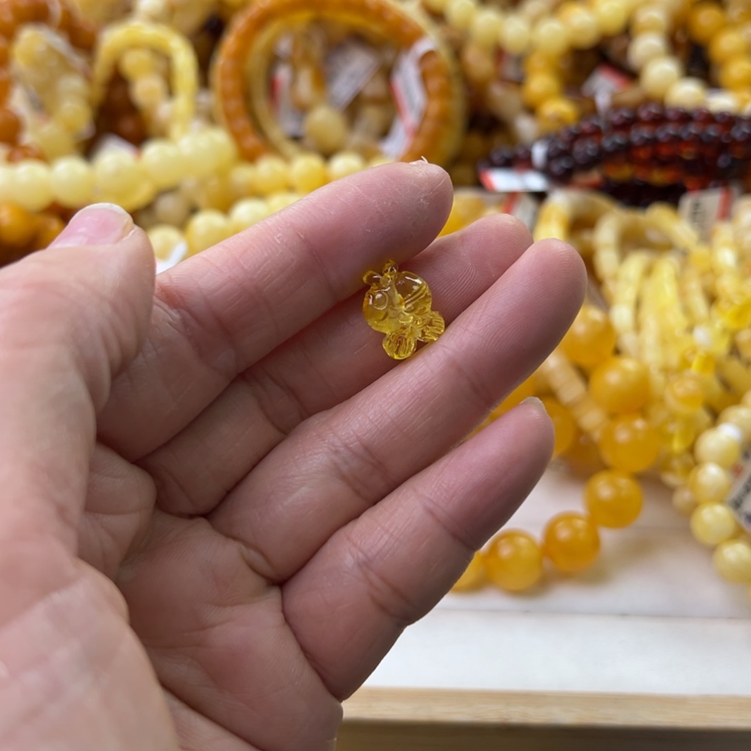 琥珀珠宝奇石未镶嵌