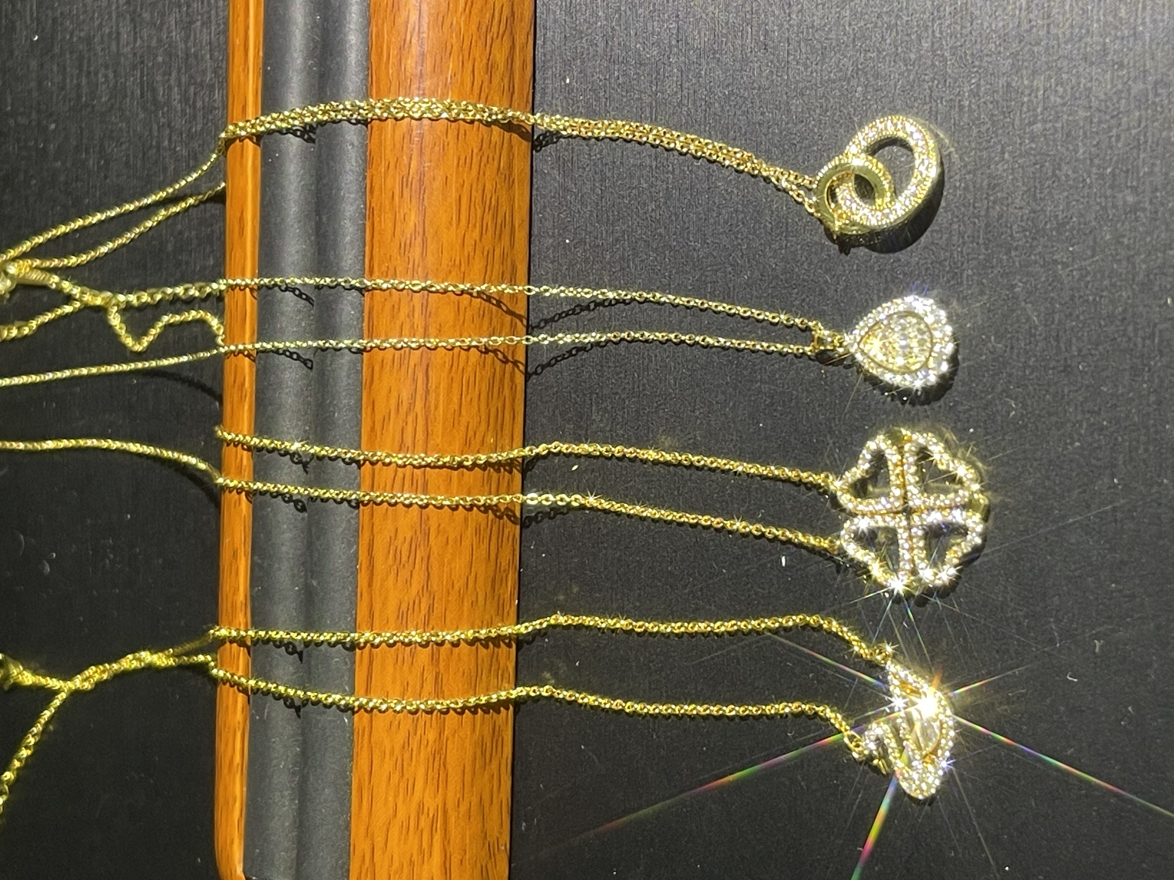  a9772黄色一体链一条随机多样发