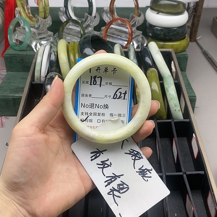 蛇纹石玉未镶嵌手镯