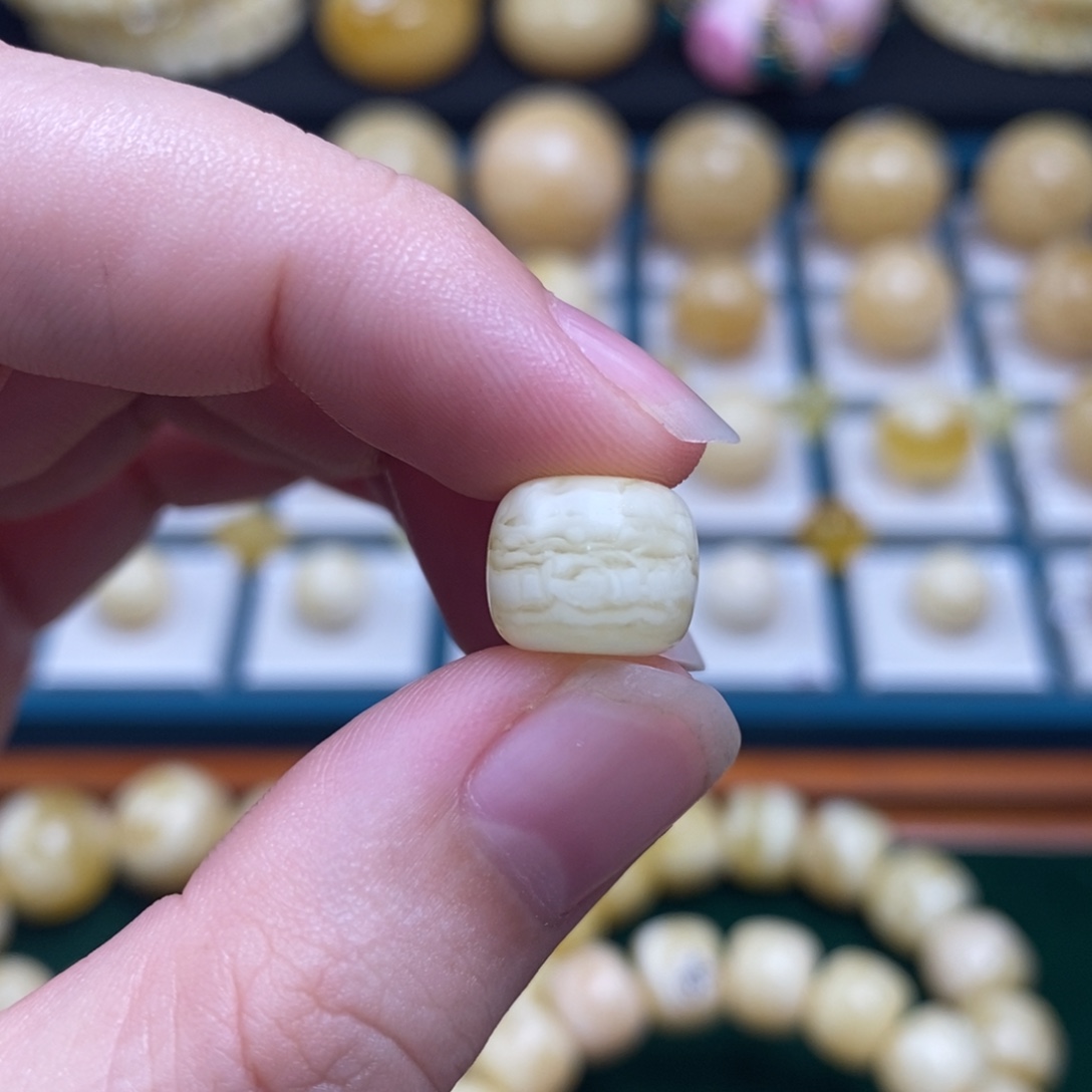 梧***桐蜜蜡未镶嵌珠宝奇石