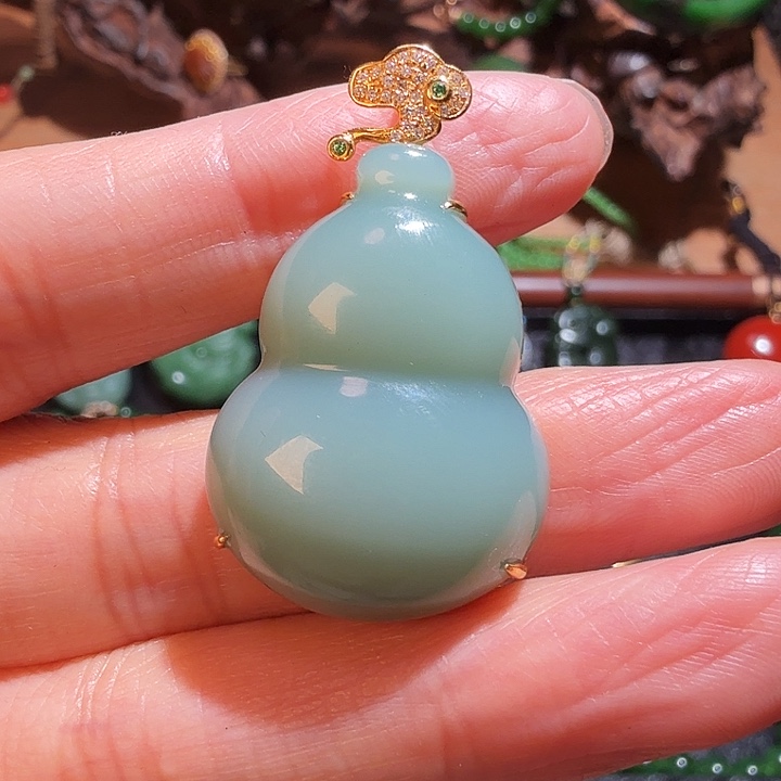 和田玉（碧玉）18K金镶嵌颈饰俄碧 粉青