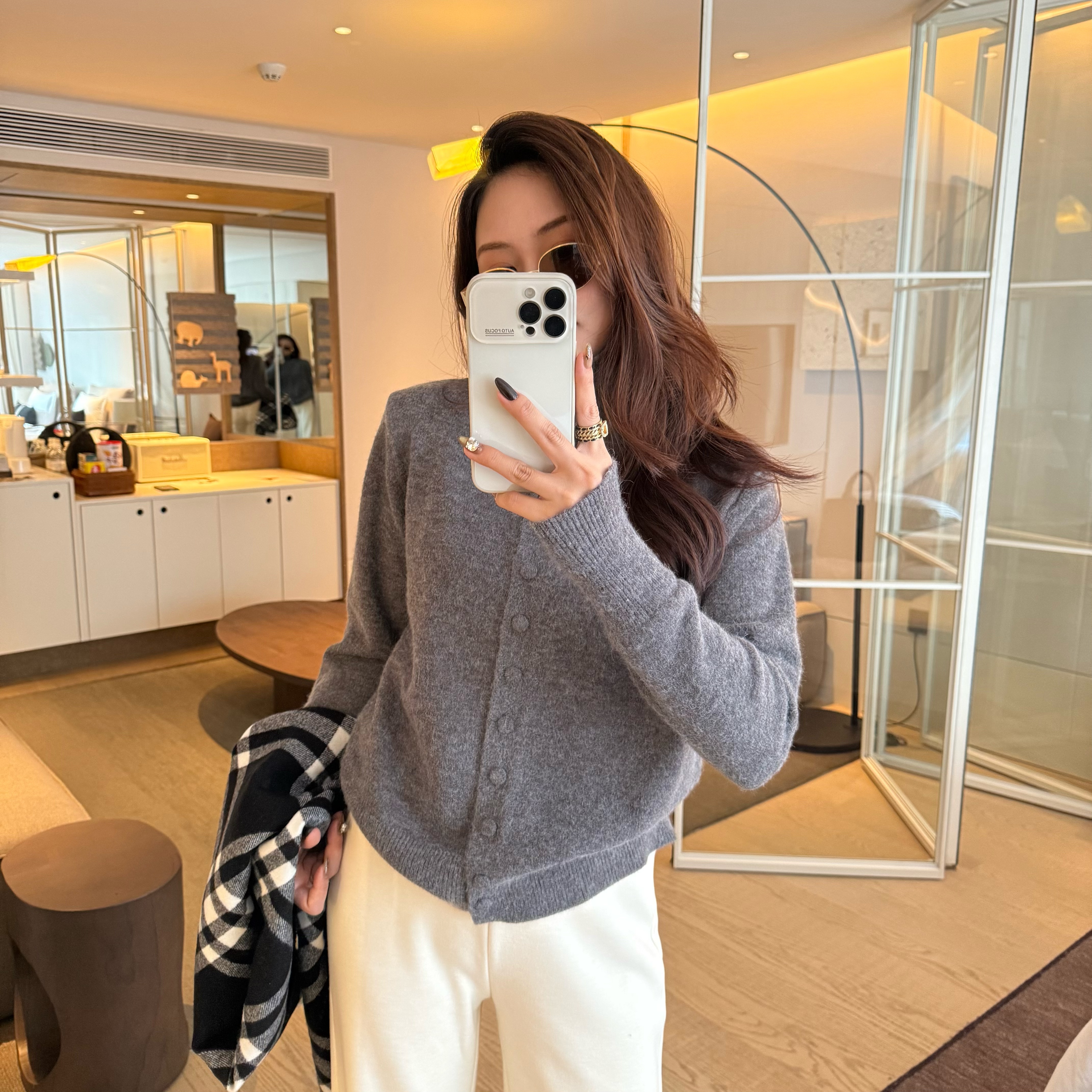 简约日常通勤高领单排扣保暖毛衣时尚百搭纯色圆领秋冬