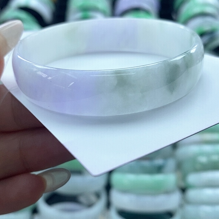 翡翠未镶嵌手镯公主