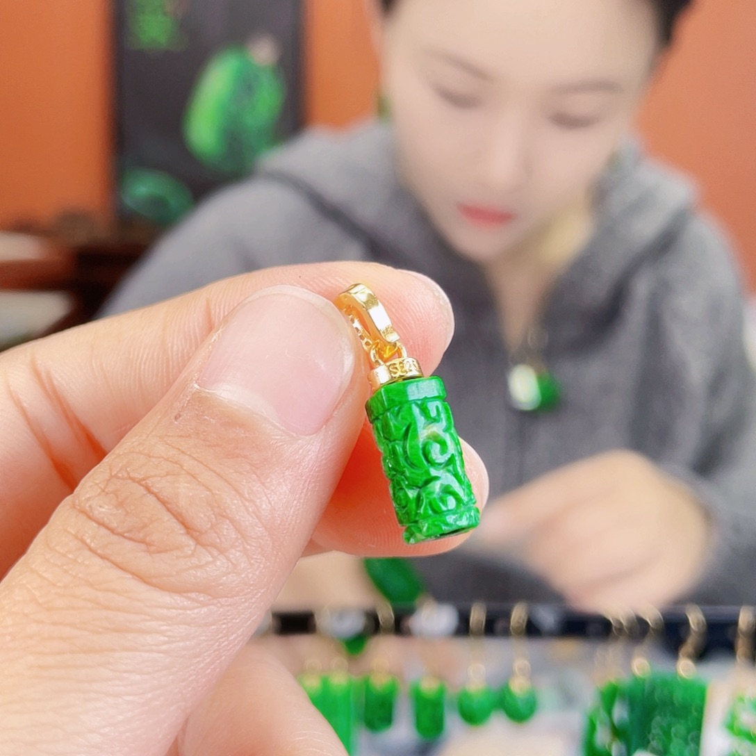 翡翠未镶嵌耳饰饰品的