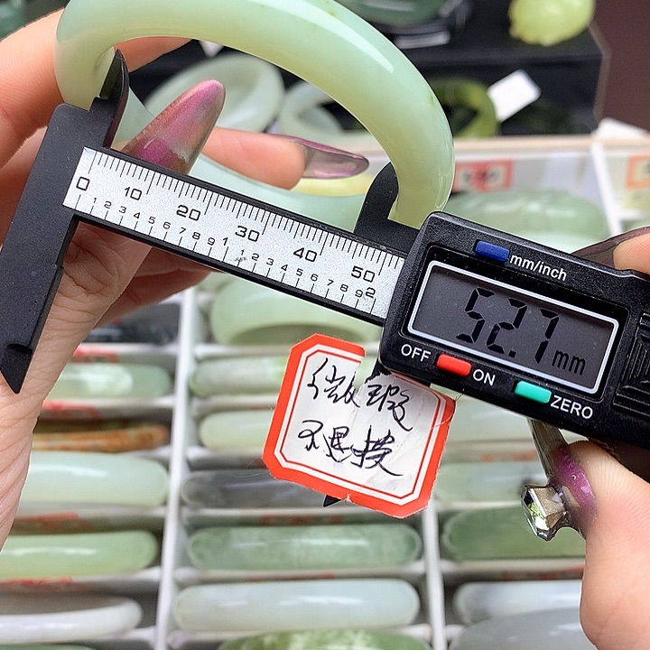 蛇纹石玉手镯未镶嵌528