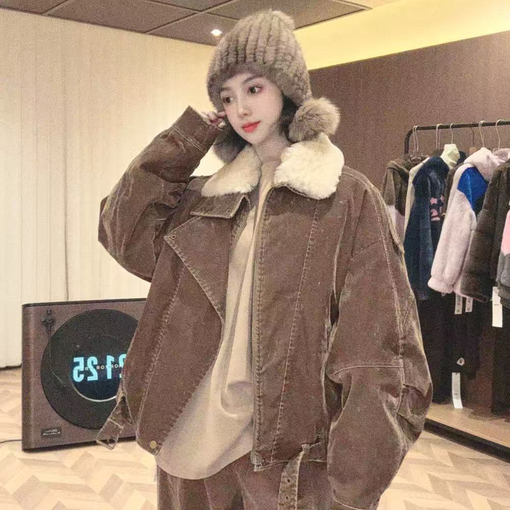 郭夫人 | 高端轻奢牛仔植绒做旧鹅绒拼羊毛领女外套-59327B