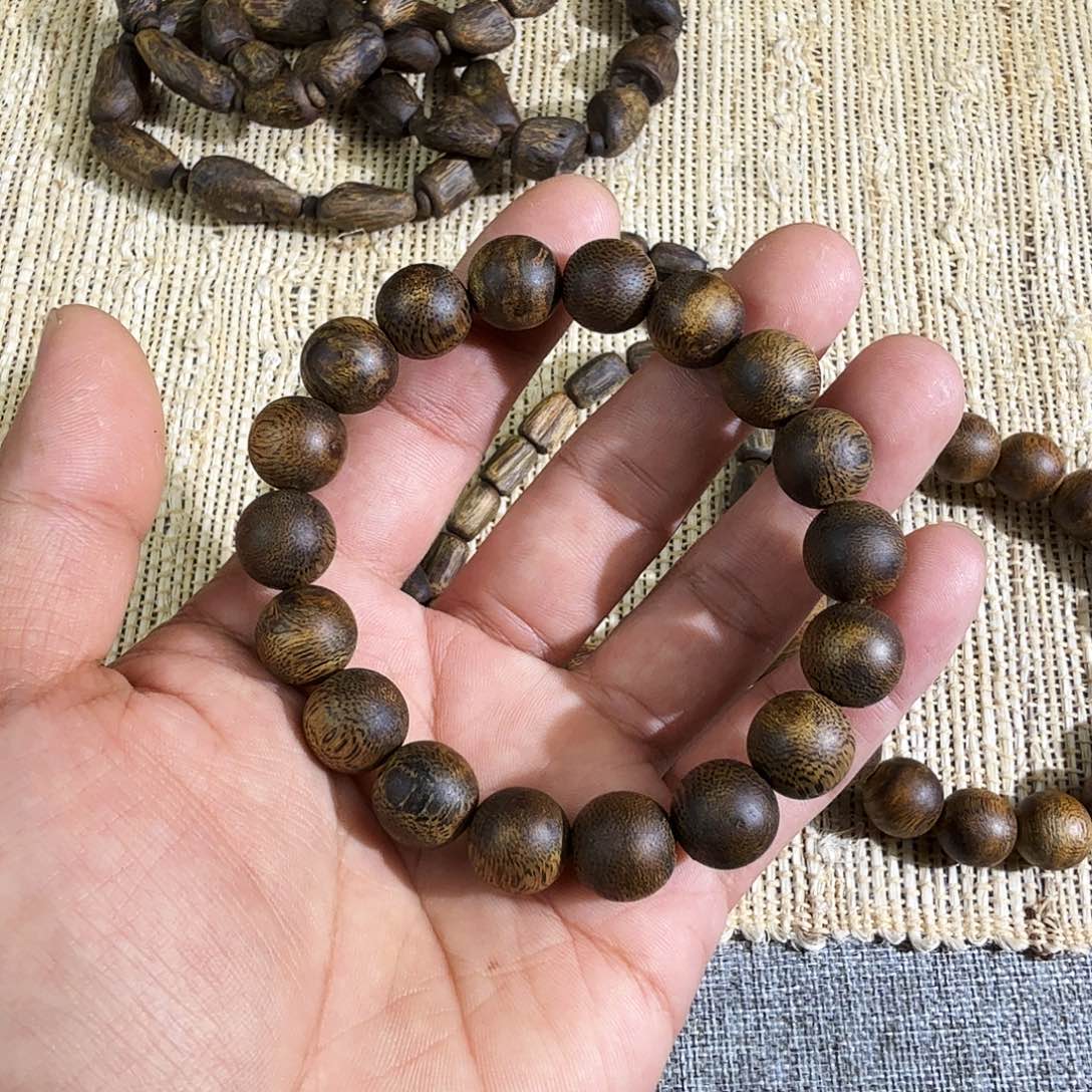 拍***任沉香碎屑沉香绿棋透顶绿1.2单圈