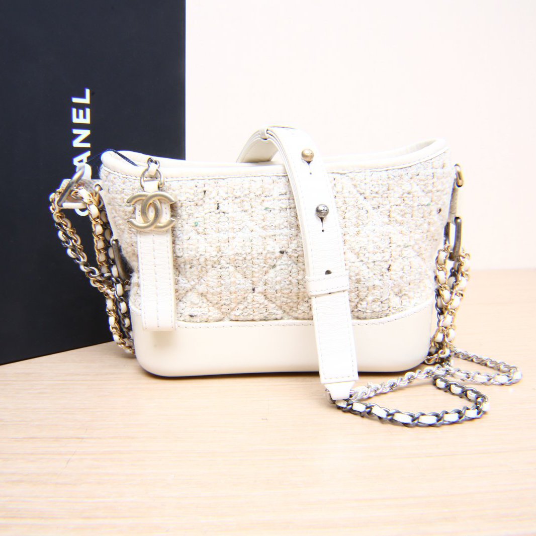 95新 Chanel/香奈儿 黑黑精选438027 流浪 小号 白色 毛呢 26开