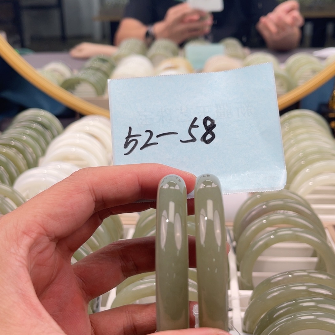和田玉手镯未镶嵌多样性发货，拍一发一