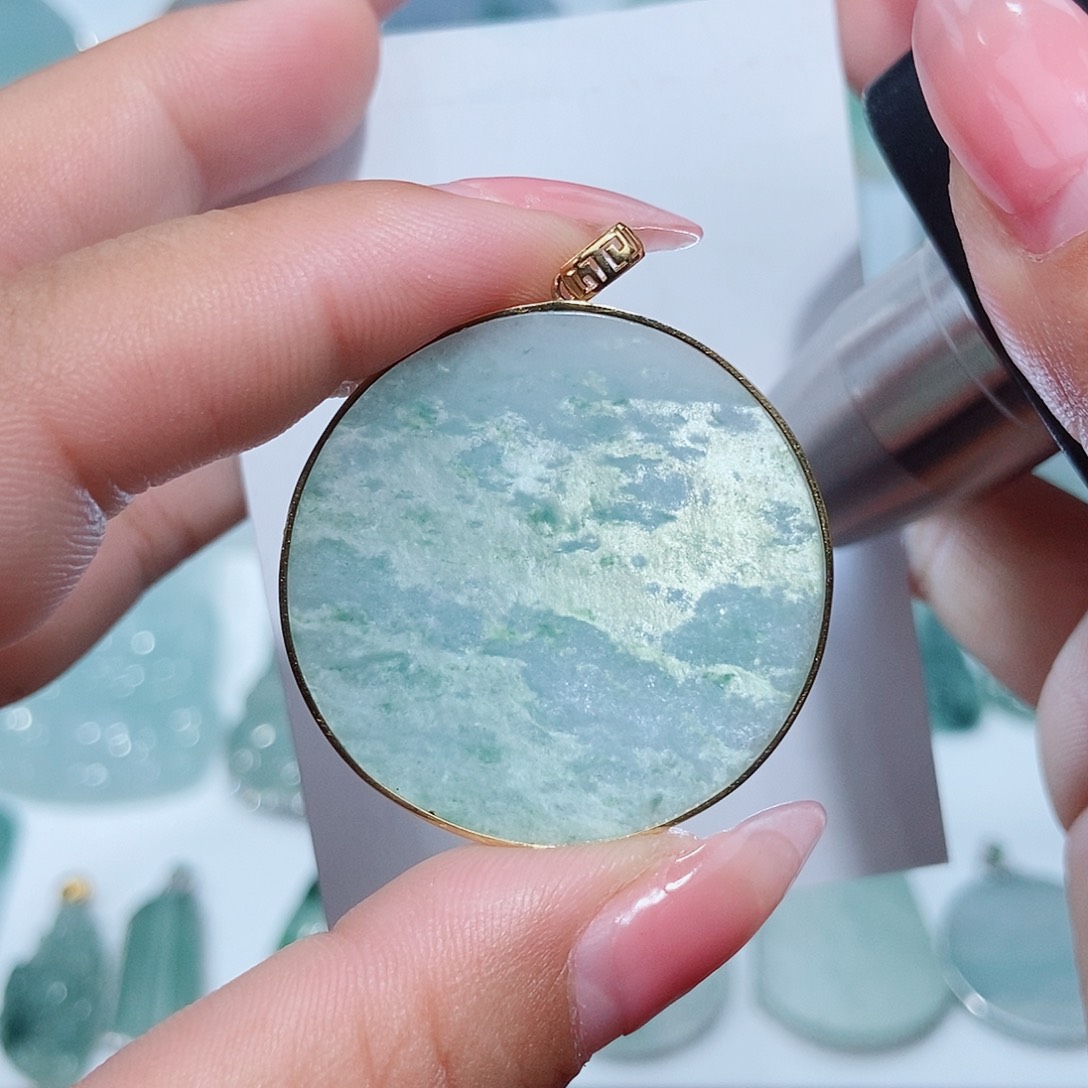 翡翠吊坠(不含链)18K金镶嵌