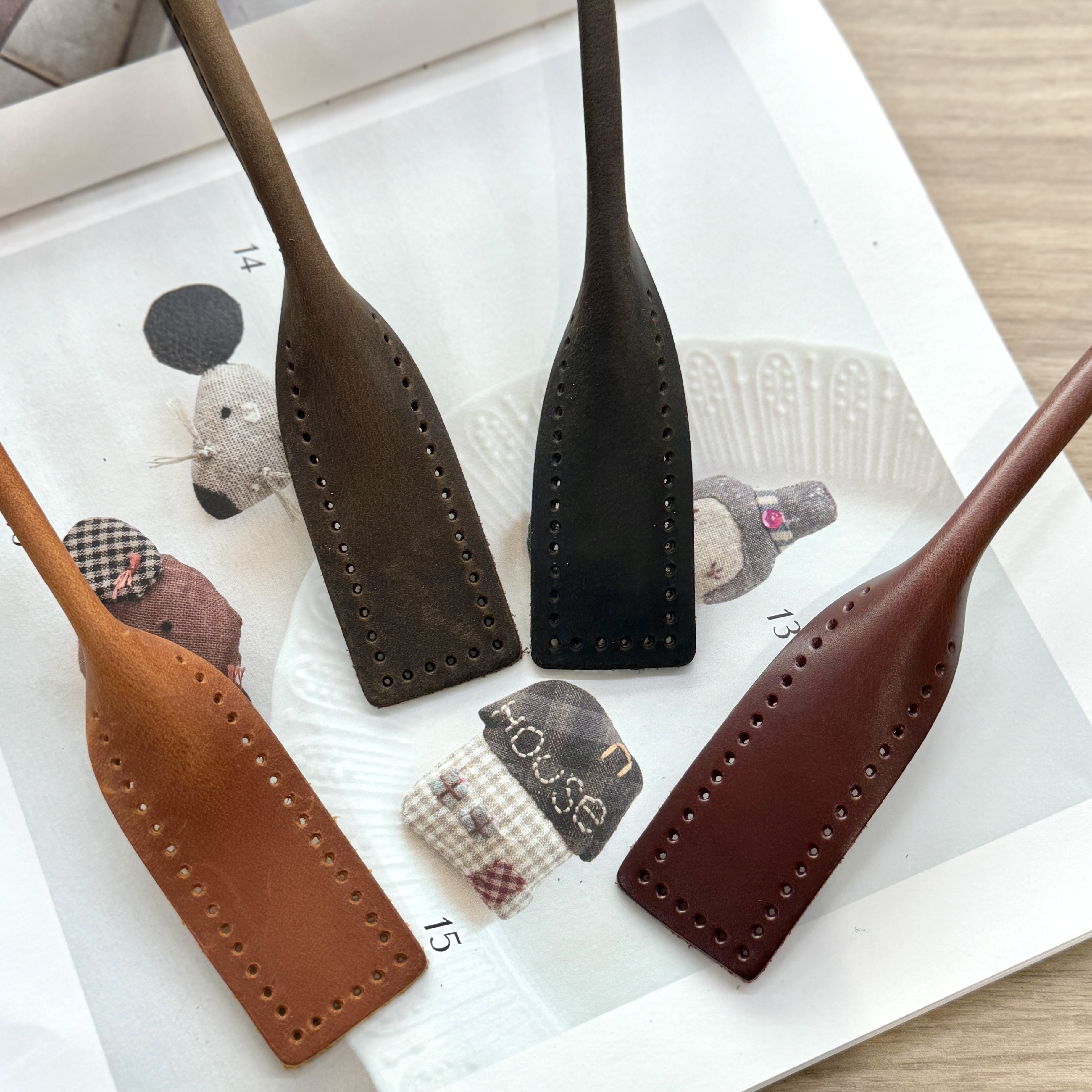 BD202503005手工皮包带一副多色长约41.5cm指间非遗鲁绣