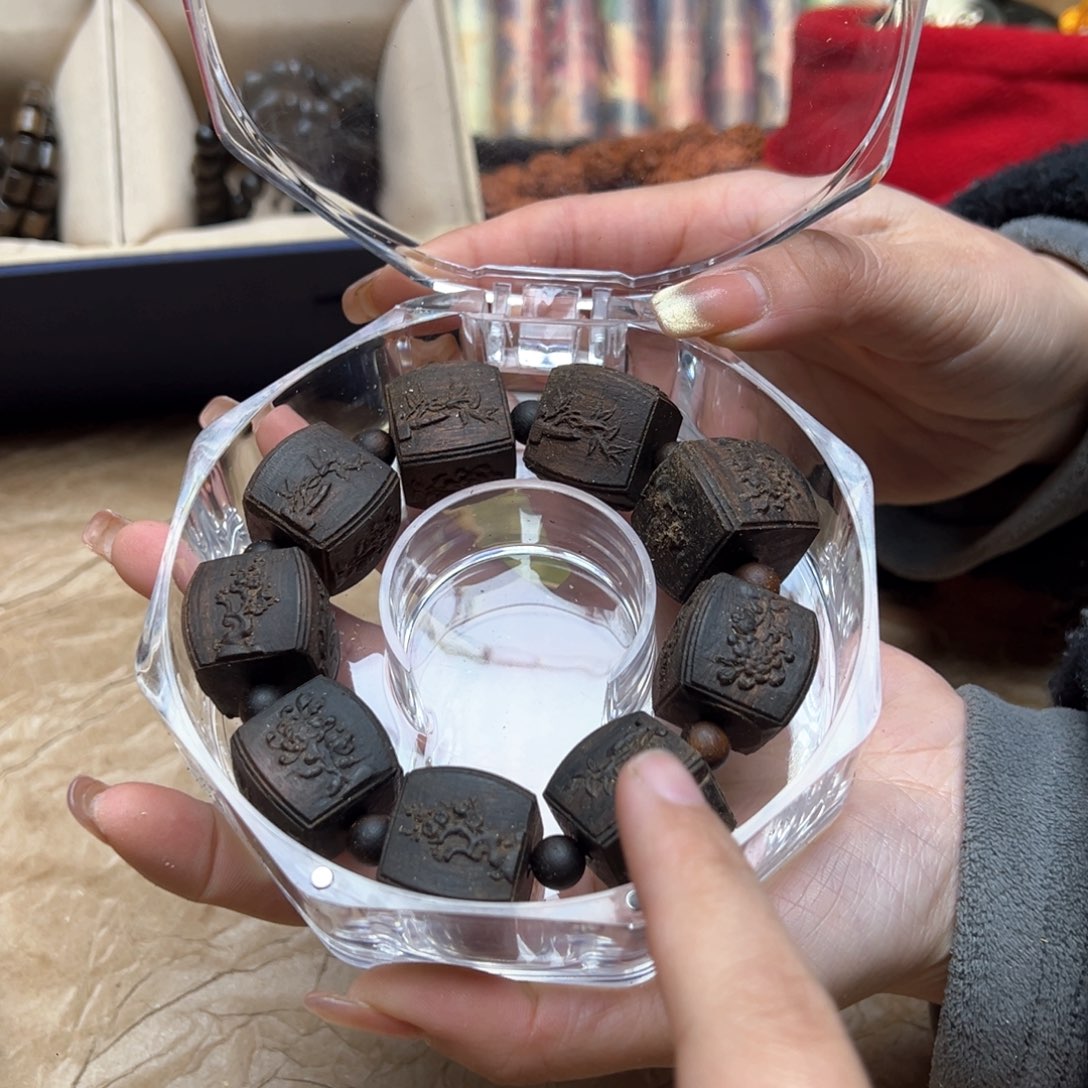 大叶紫檀（黑酸枝木类）