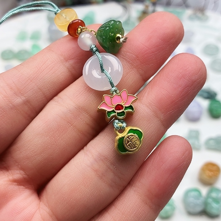 翡翠未镶嵌颈饰荷花绿如意