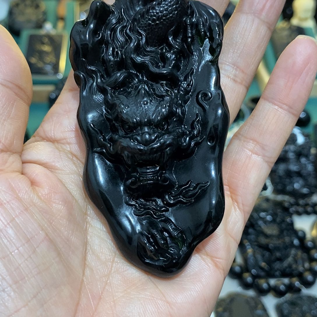 蛇纹石玉颈饰未镶嵌凤**槃