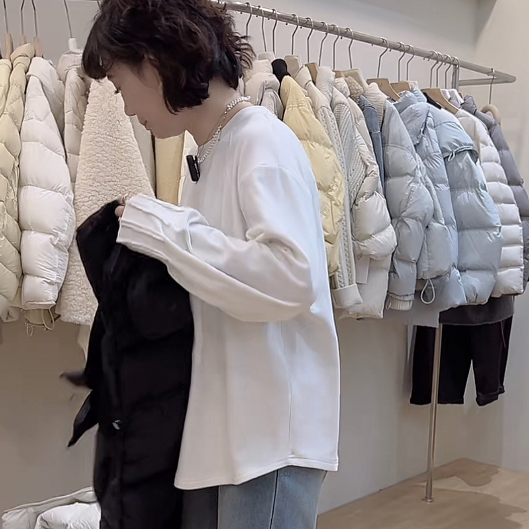 92125魅雅韩系圆领袖口捏褶斜插肩长袖T恤2025冬季新款长袖T恤