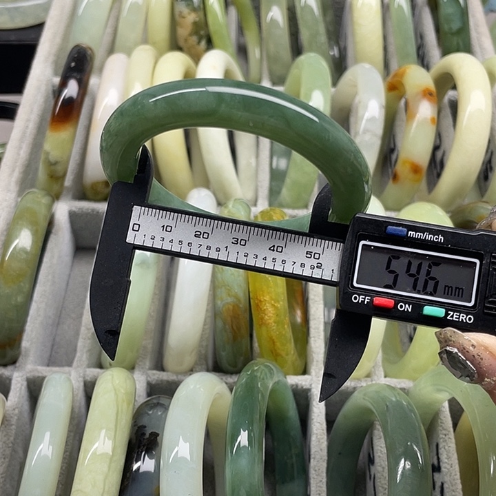 蛇纹石玉未镶嵌手镯269