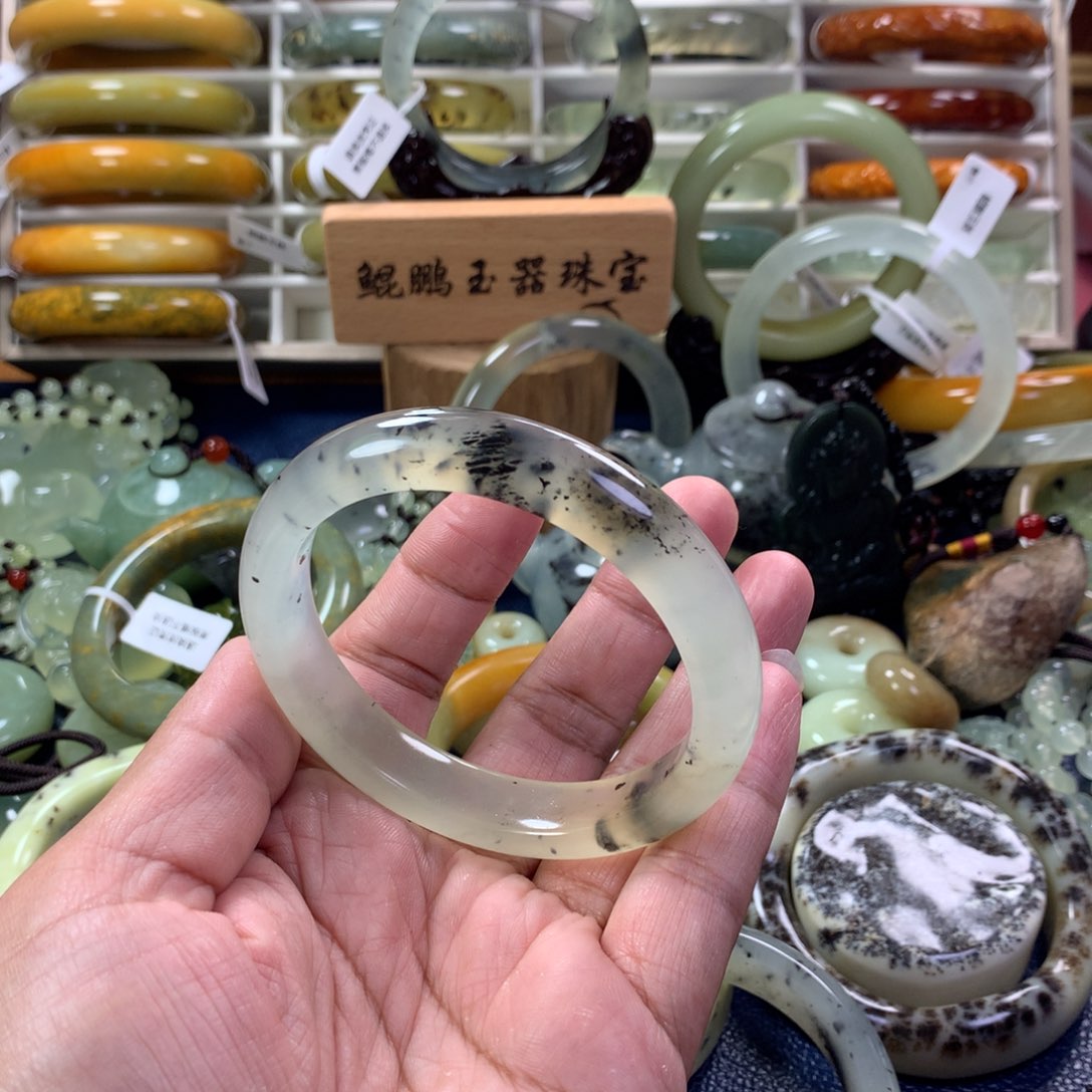 蛇纹石玉手镯未镶嵌黎*