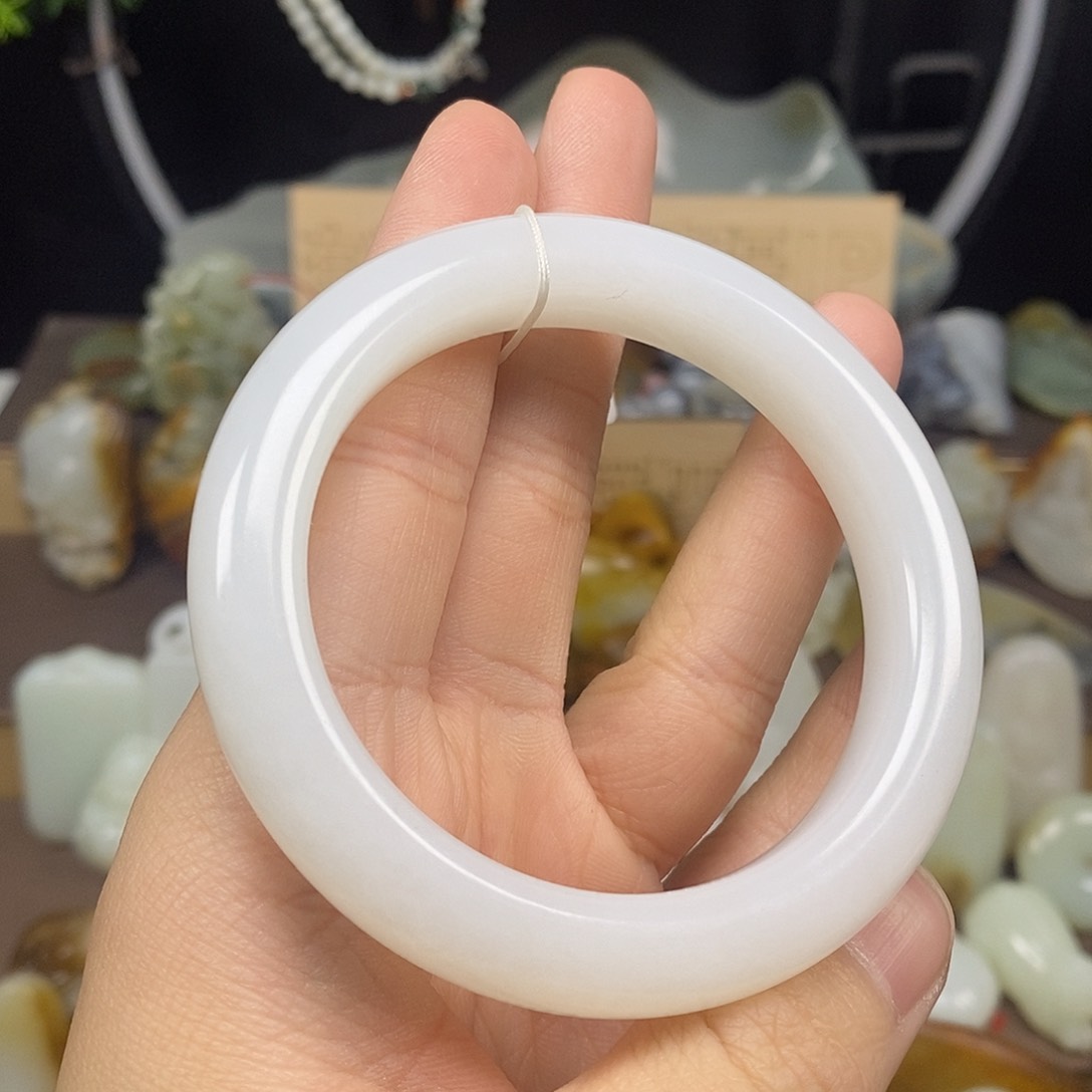 和田玉手镯未镶嵌