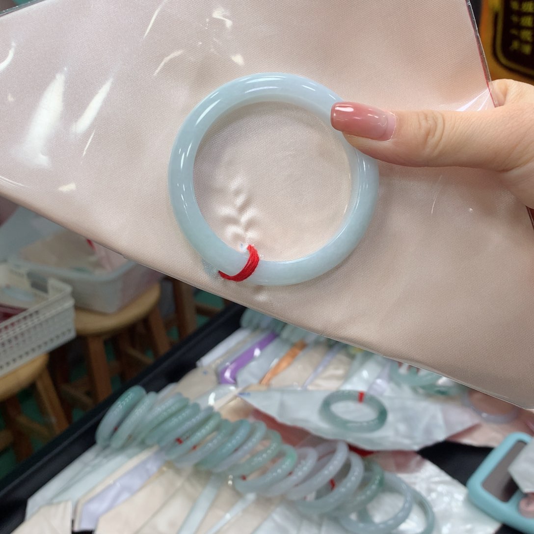 翡翠手镯未镶嵌小*买断