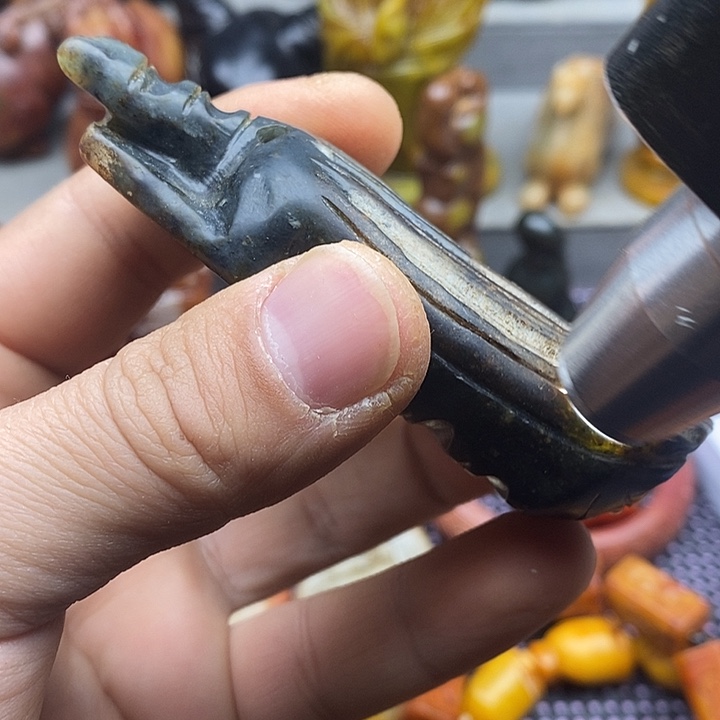 未镶嵌蛇纹石玉颈饰