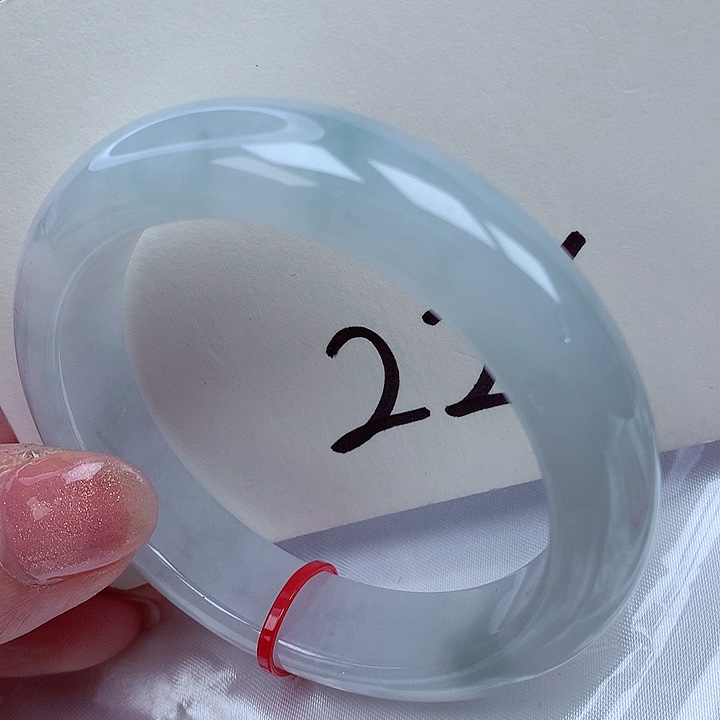 翡翠手镯未镶嵌翡翠