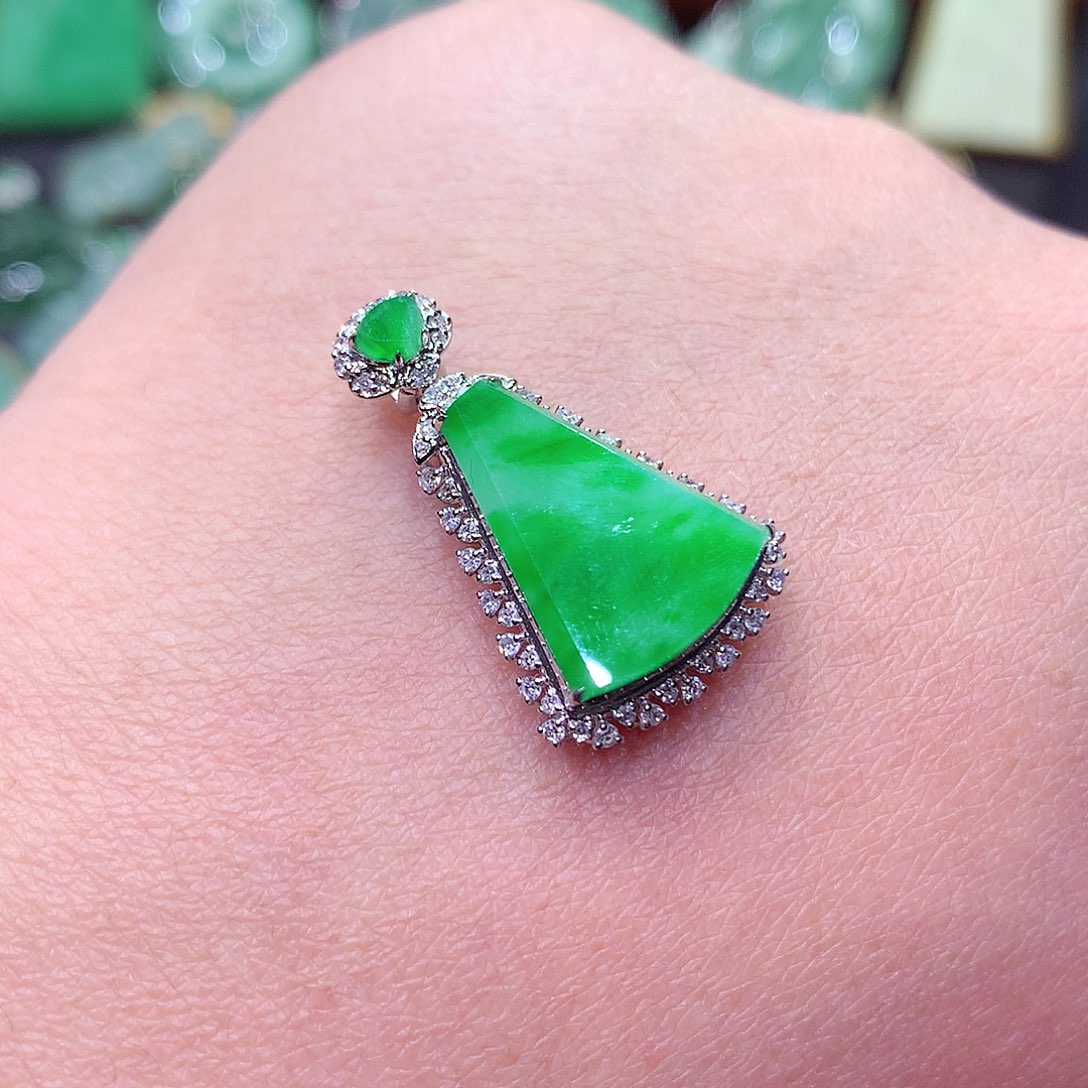 翡翠颈饰18K金镶嵌纯天然