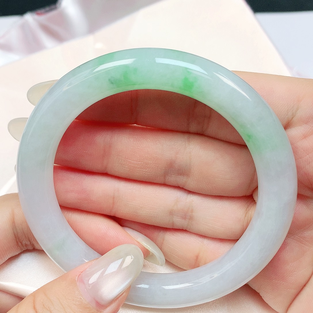 翡翠手镯未镶嵌抖音385